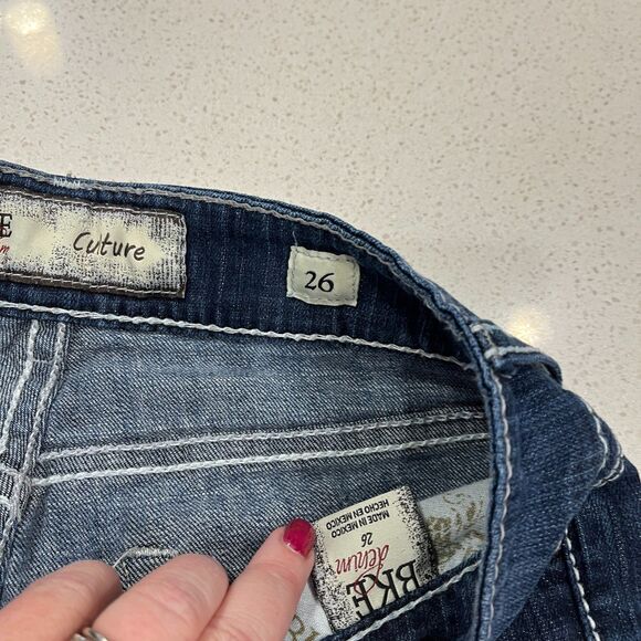 BKE Culture Cropped Jeans with Rhinestone and Embroidered Pockets Size 26 x 25 - Picture 12 of 13